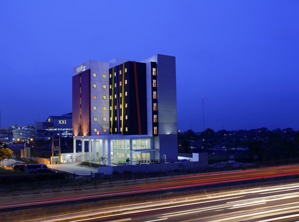 Amaris Hotel Bekasi Barat Exterior photo