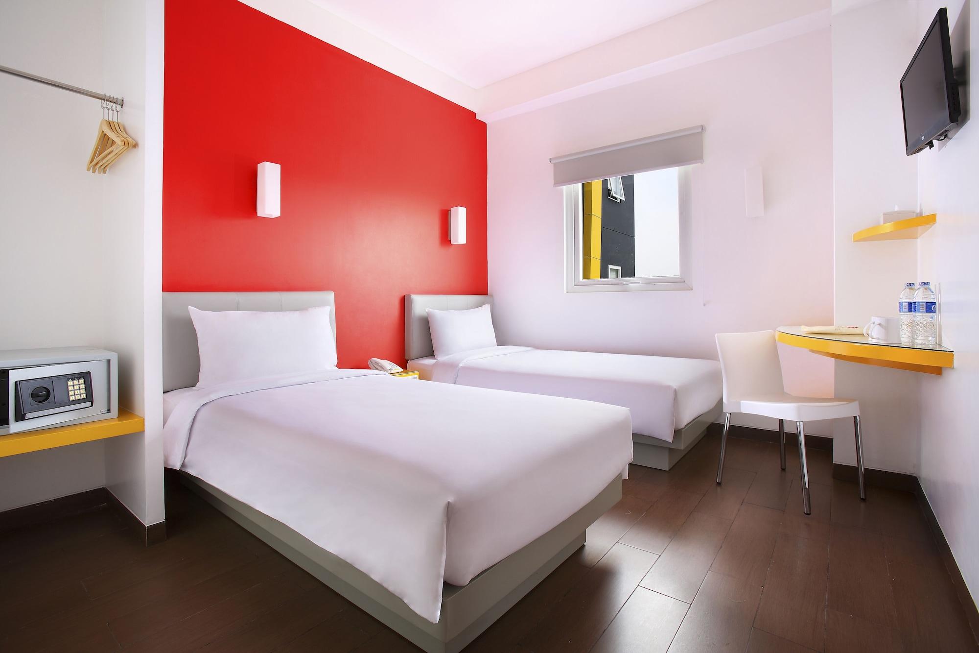 Amaris Hotel Bekasi Barat Exterior photo