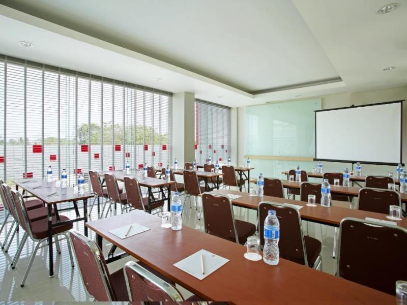 Amaris Hotel Bekasi Barat Exterior photo