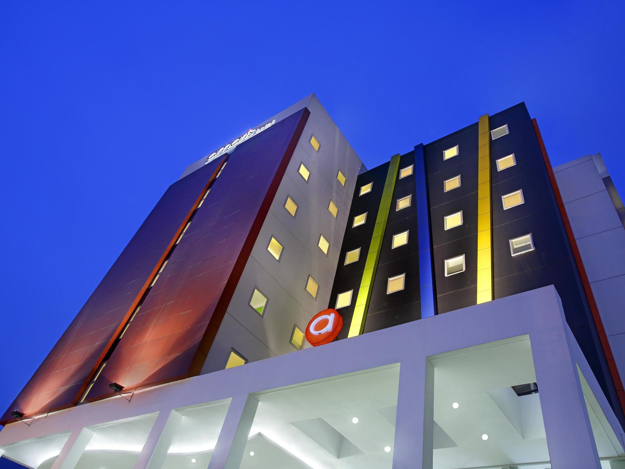 Amaris Hotel Bekasi Barat Exterior photo