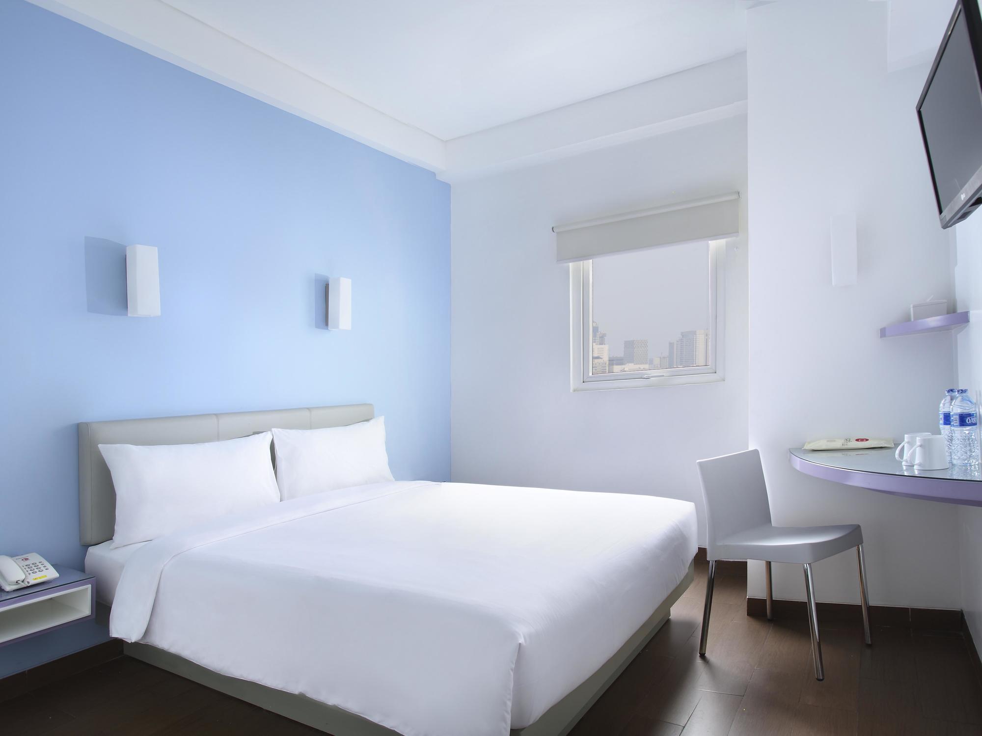 Amaris Hotel Bekasi Barat Exterior photo